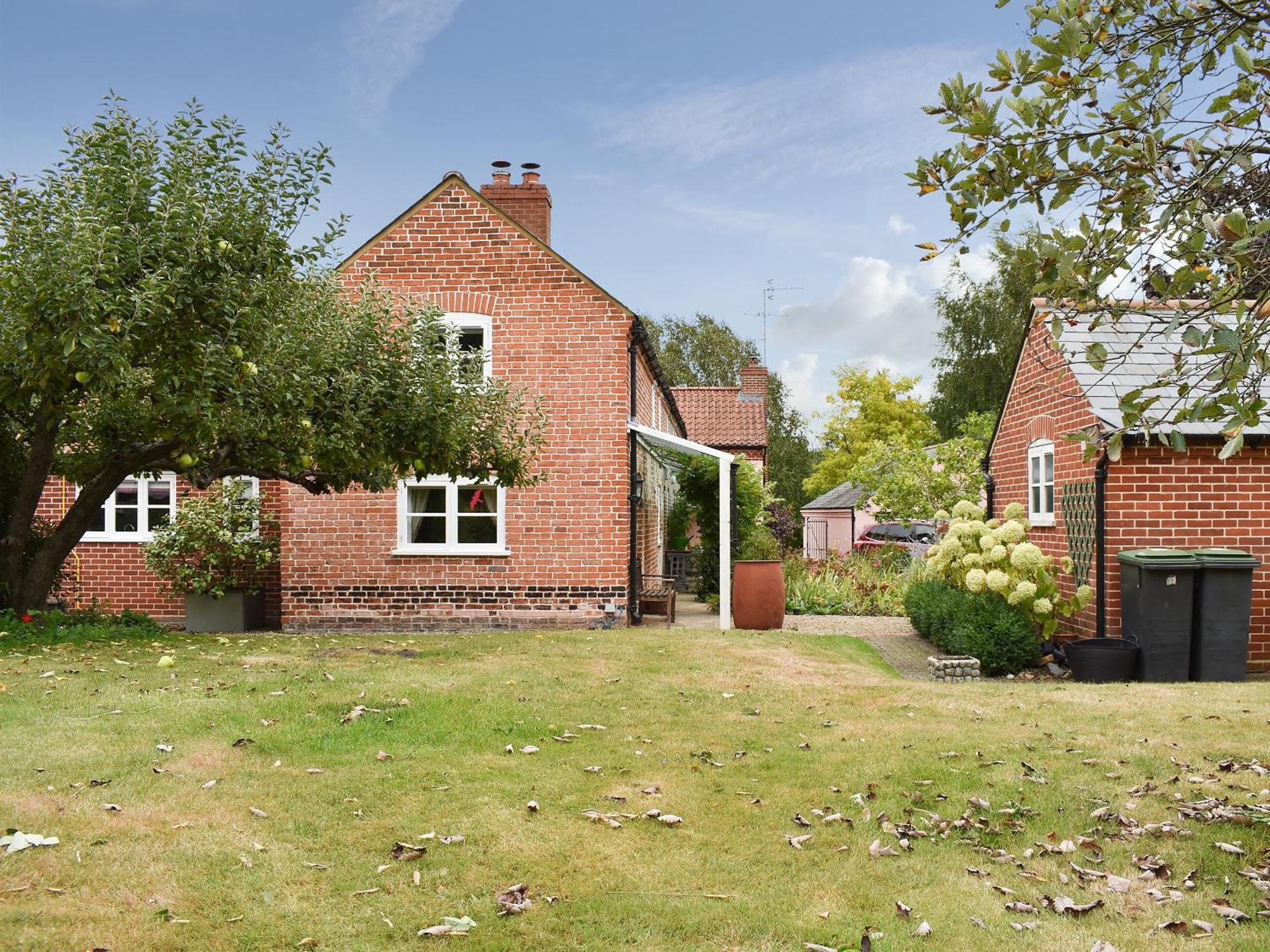 The Cottage Great Blakenham Bagian luar foto